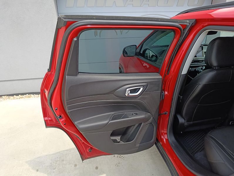 Jeep Compass 1.5 E-HYBRID NIGHT EAGLE ČR - fotka 27 z 31
