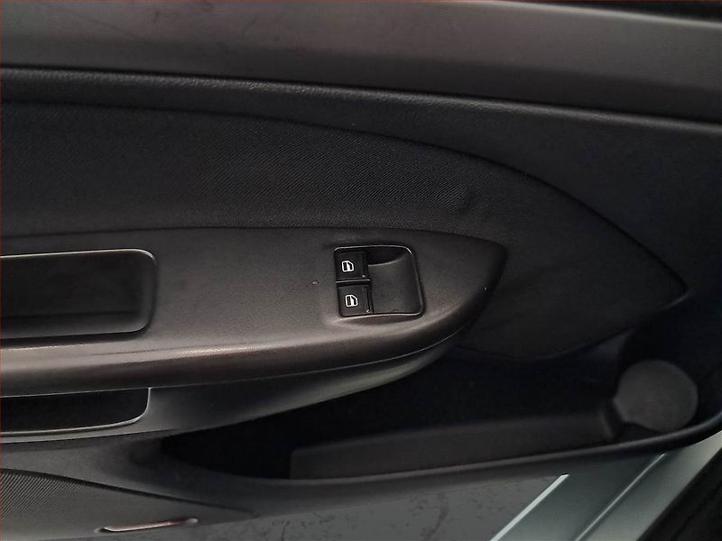 Škoda Octavia (2011) 1.9 TDI, po STK, slušný stav - fotka 16 z 17