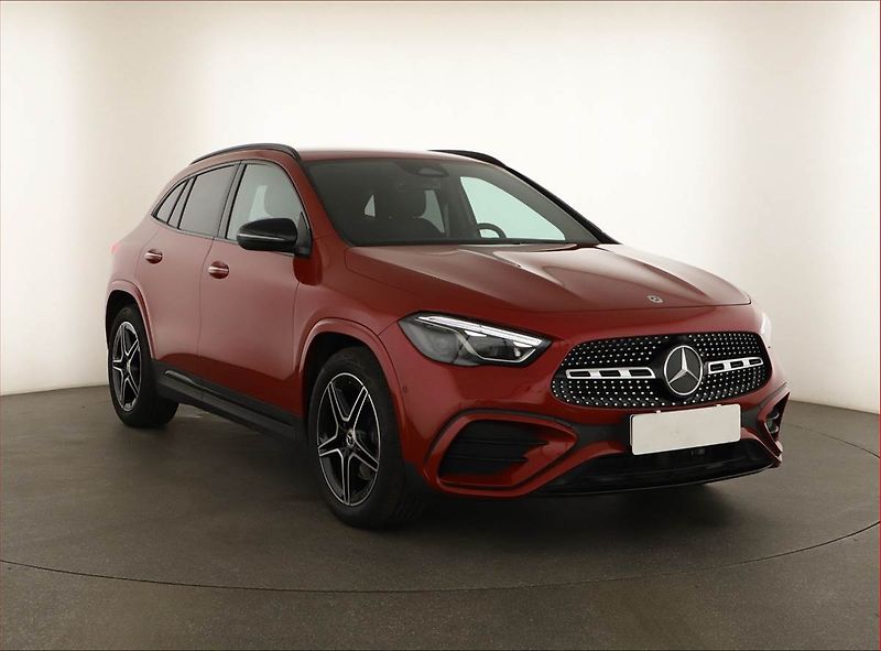 Mercedes-Benz GLA (2025) 180, AMG LINE, KEYLESS - fotka 1 z 20