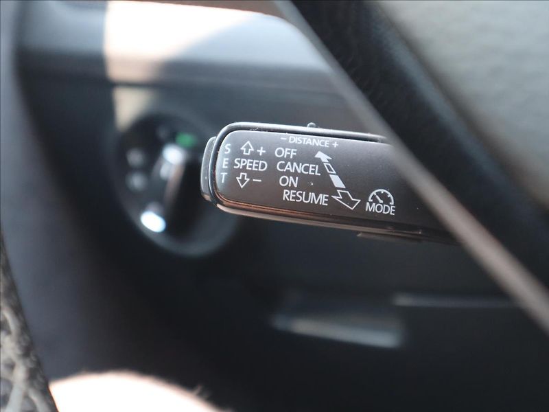 Škoda Superb 2,0 TDI SportLine Kamera ACC - fotka 12 z 36