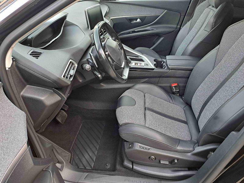 Peugeot 3008 (2019) 1,2PT EAT8 ALLURE LED ALU NAVI - fotka 13 z 18