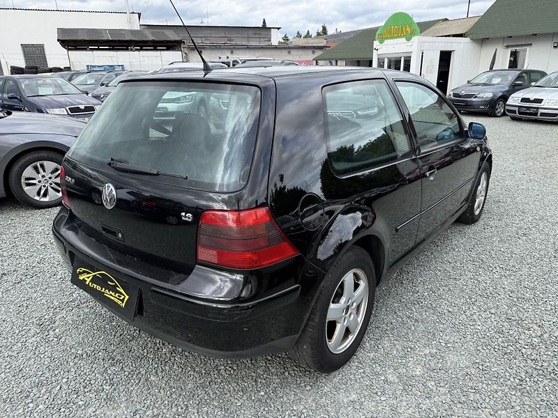 Volkswagen Golf 1.6i - fotka 6 z 13
