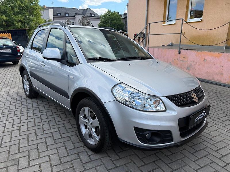 Suzuki SX4 (2010) 1.6 VVTi - Málo najeto ! - fotka 4 z 11