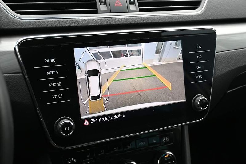 Škoda Superb (2024) 2.0 STYLE DSG LED Matrix ACC V - fotka 19 z 33