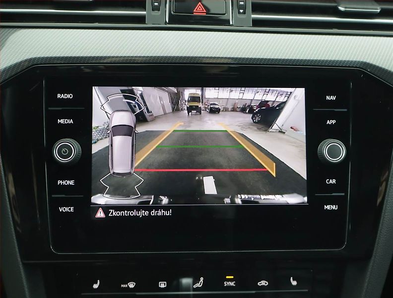Volkswagen Passat (2021) R-Line 2.0 TDI - fotka 16 z 18
