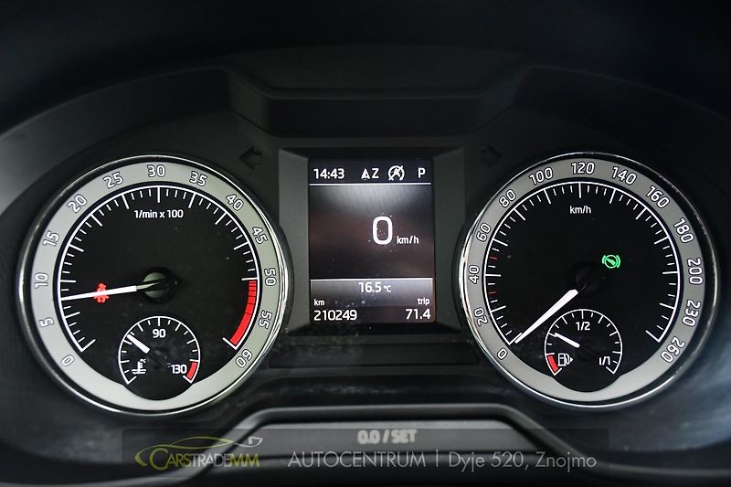 Škoda Octavia 1,6 TDI DSG STYLE & DYNAMIC - fotka 31 z 53