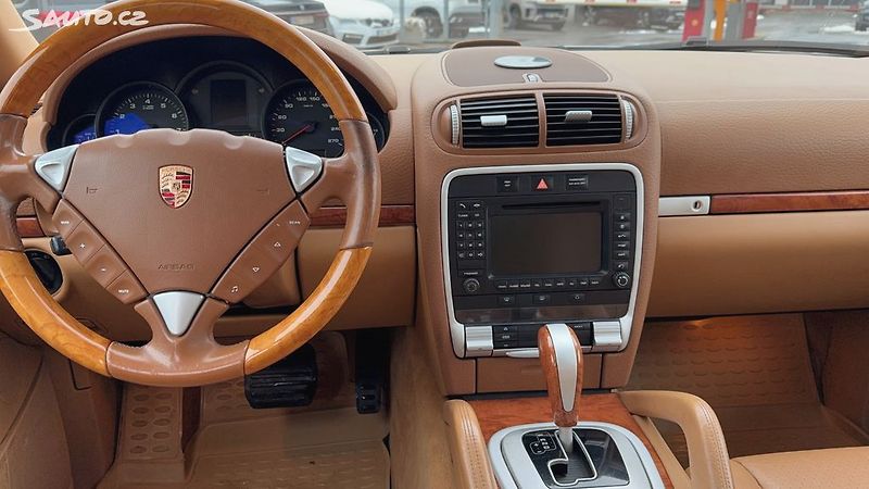 Porsche Cayenne 3.2 V6, 4X4, Automat - fotka 37 z 37