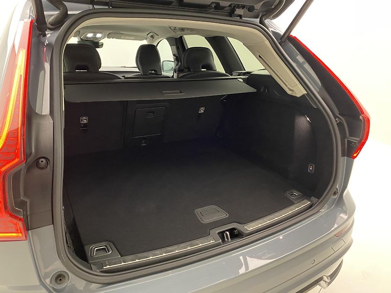 Volvo XC60 B4 AWD DARK PLUS AUT REZERVACE - fotka 6 z 48