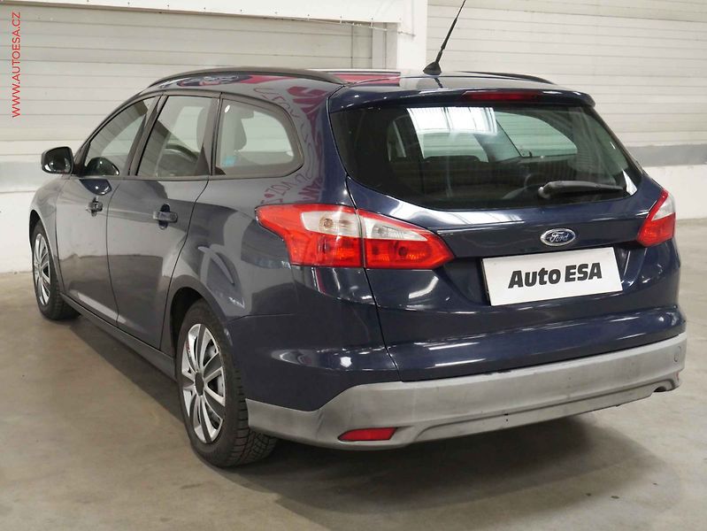 Ford Focus (2012) 1.6 i, ČR, AC, zmk.řazení - fotka 4 z 16