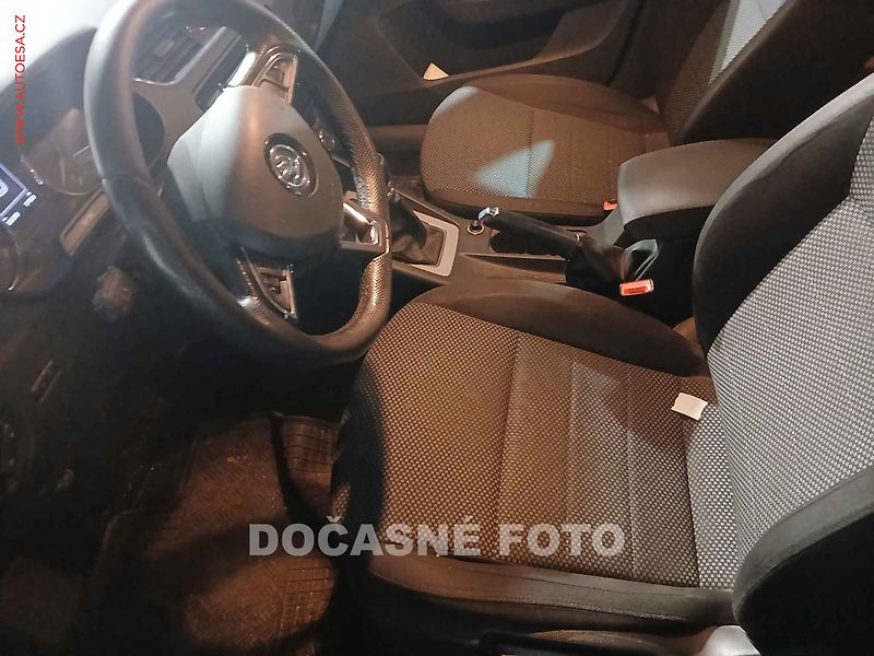 Škoda Octavia (2014) 2.0 TDi, AC, park.čidla - fotka 3 z 3