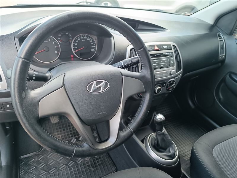 Hyundai i20 1,2 CVVT Family Space - fotka 10 z 17