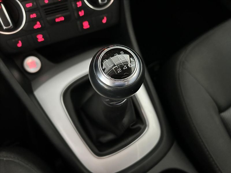 Audi Q3 1,4   TFSI 110kW,1.MAJ,SERVISK - fotka 18 z 24
