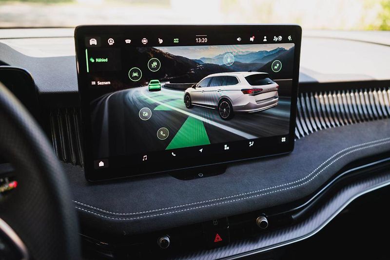 Škoda Superb (2025) 2.0 TDI, Sportline, HUD, Paměť - fotka 22 z 30