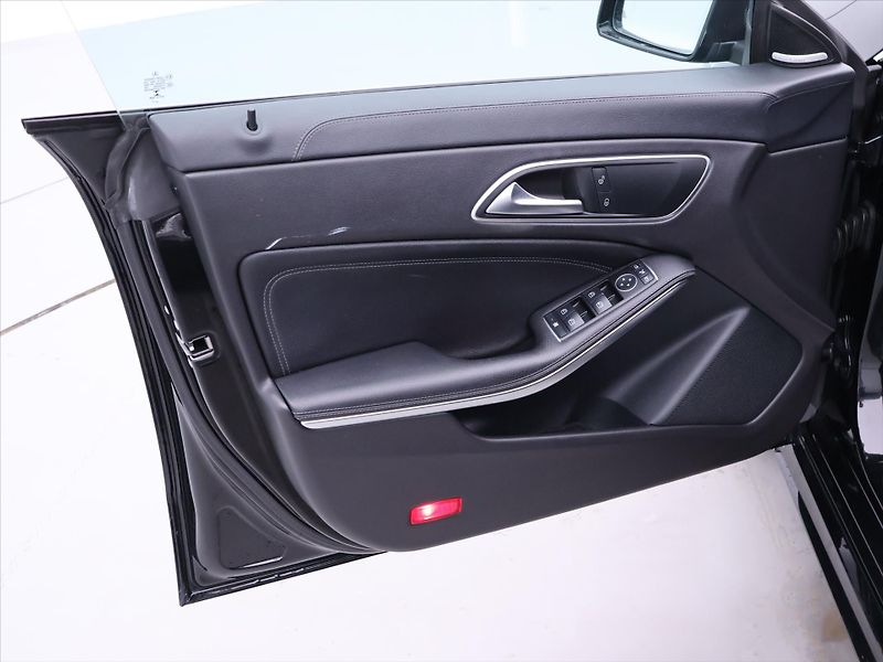 Mercedes-Benz CLA 2,0 250 160kW 4M AMG Sport SB - fotka 11 z 39