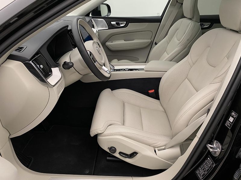 Volvo XC60 T8 AWD RECHARGE DARK ULTRA CZ - fotka 3 z 67