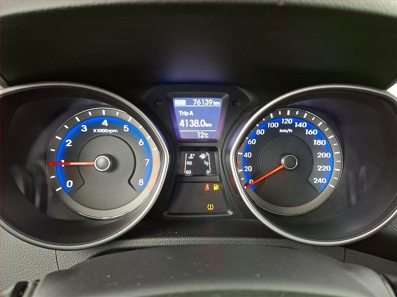 Hyundai i30 (2015) 1.6 MPI, Tempomat - fotka 11 z 17