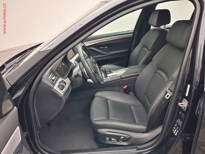 BMW Řada 5 (2015) 3.0 D M550d xDrive, AT, kůže - fotka 9 z 22
