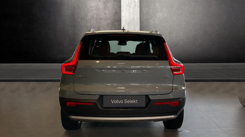 Volvo XC40 CORE, B3 FWD, 120+10 kW / 163+ - fotka 5 z 34