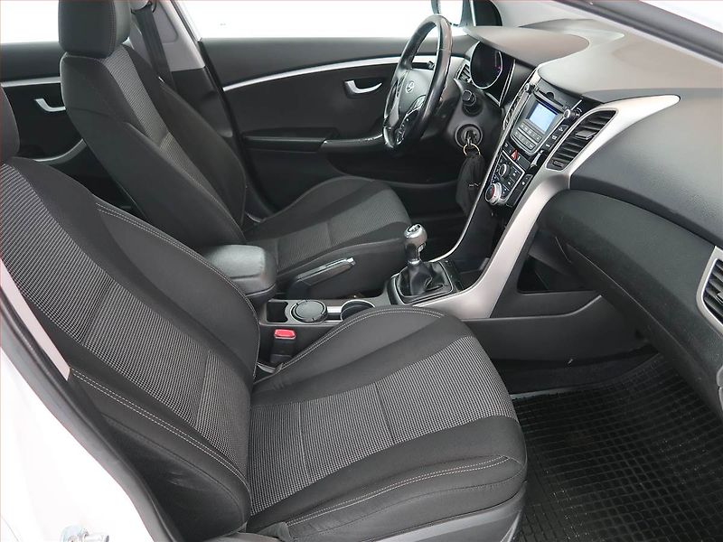 Hyundai i30 (2017) 1.6 GDI, ČR,1.maj, Serv.kniha - fotka 9 z 18