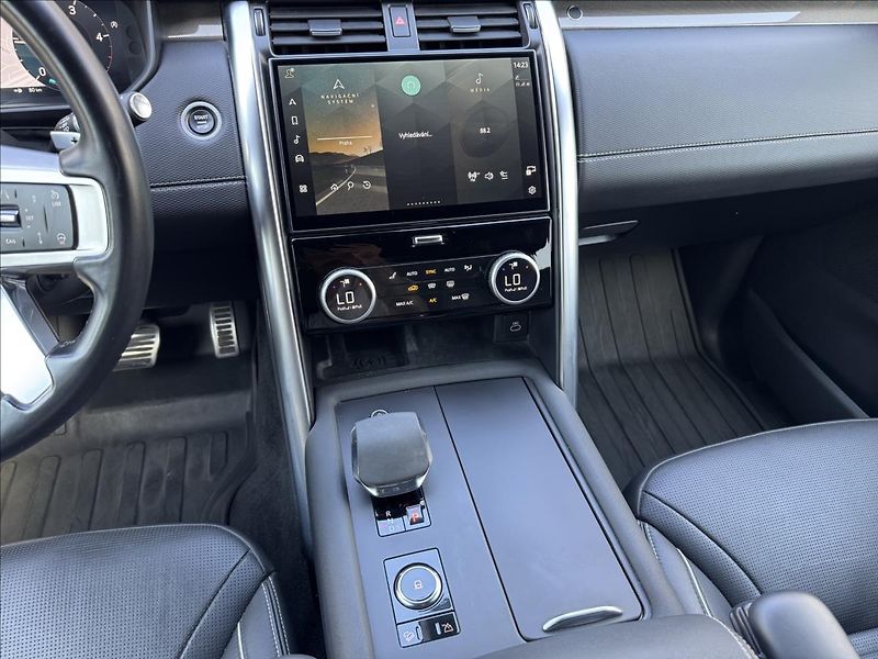 Land Rover Discovery 3,0 D300 R-Dynamic HSE AT AWD - fotka 18 z 36