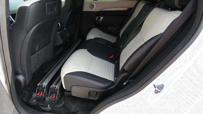 Land Rover Discovery D250 AUTO 4WD - fotka 19 z 23