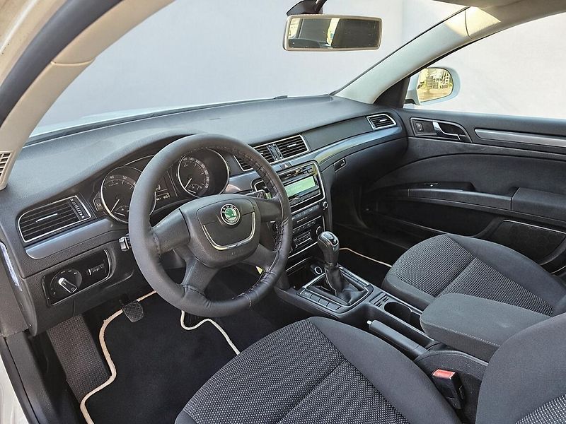 Škoda Superb 1.4 TSI 92 kW,TAŽNÉ,SERVISKA - fotka 14 z 40