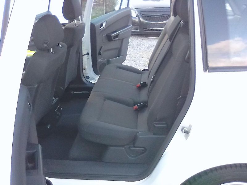 Opel Zafira (2009) 1.6i 16V, 7míst, 2.majitel - fotka 17 z 29