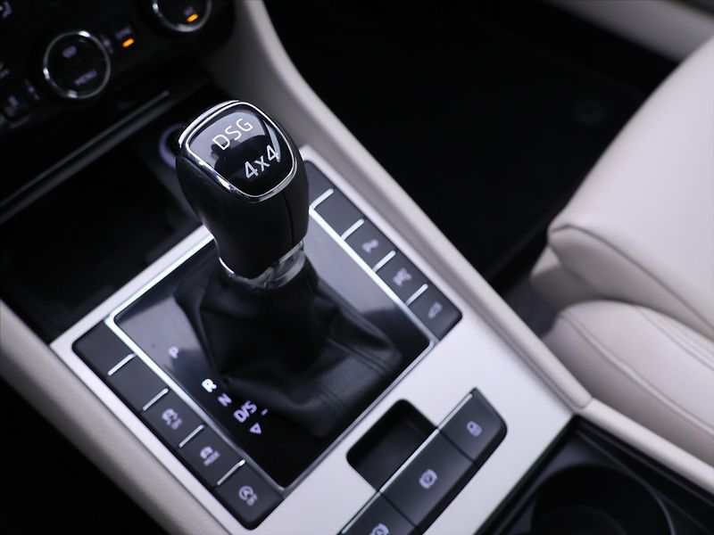 Škoda Superb 2,0 TSI 206kW DSG 4x4 CZ L&K - fotka 34 z 45