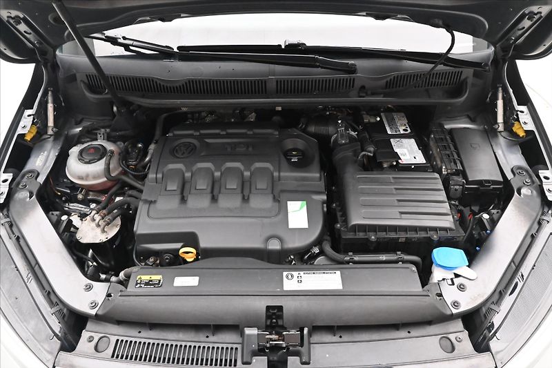 Volkswagen Touran 1,6 TDI 85kW Navi Senzory - fotka 9 z 30