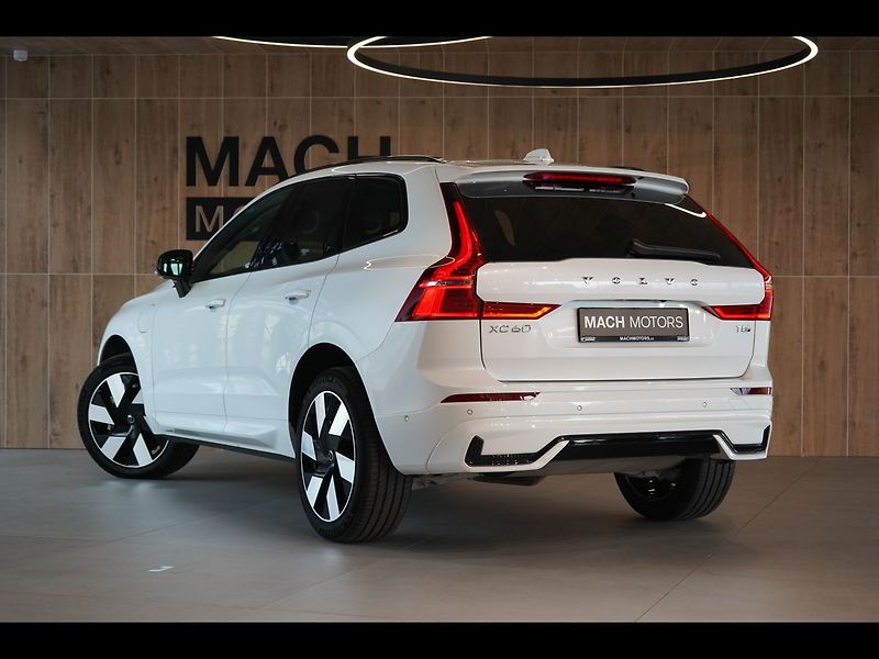 Volvo XC60 T8 PLUS Dark, Ventilace, 360° - fotka 11 z 48