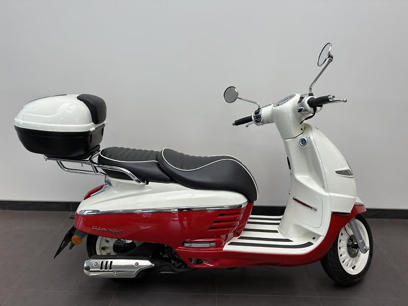 Peugeot Django 125 (2025) DJANGO 125 CCM - fotka 4 z 9