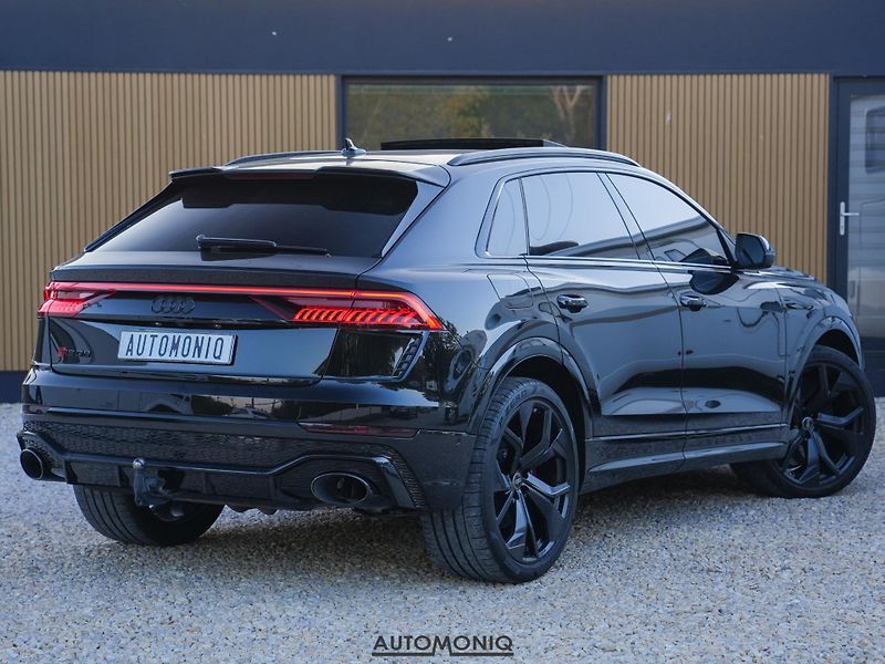 Audi RS Q8 (2023) Matrix, Ker. brzdy, Pano, B&O - fotka 2 z 20