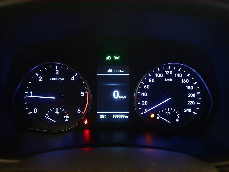 Hyundai i30 (2018) 1.6 CRDi, Tempomat - fotka 11 z 17