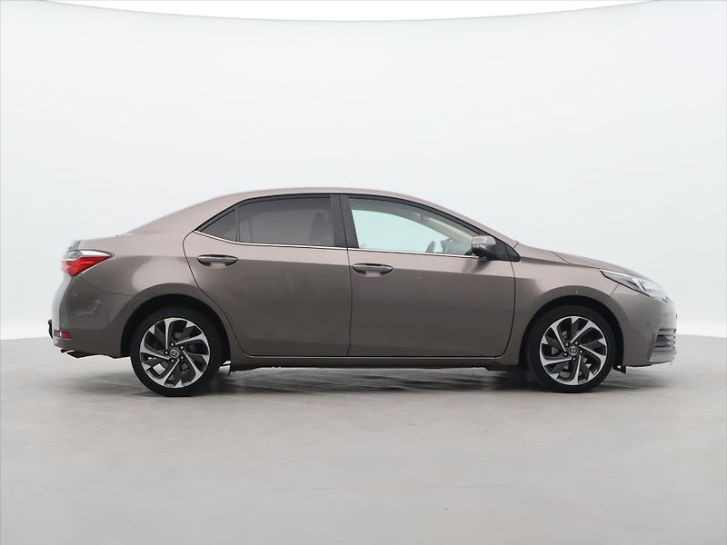 Toyota Corolla 1,6 VVT-i Aut. CZ Executive - fotka 8 z 29