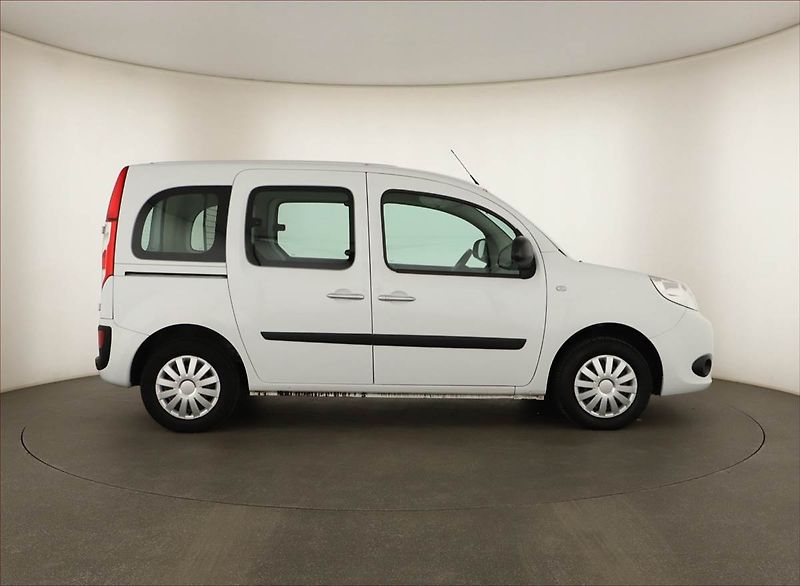 Renault Kangoo (2021) Zen 1.5 dCi, 5Míst, ČR, 1Maj - fotka 6 z 12
