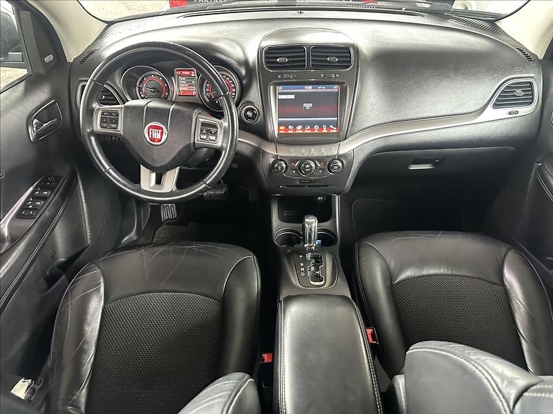 Fiat Freemont 2,0 CROSS 4x4 AUTOMAT - fotka 16 z 32
