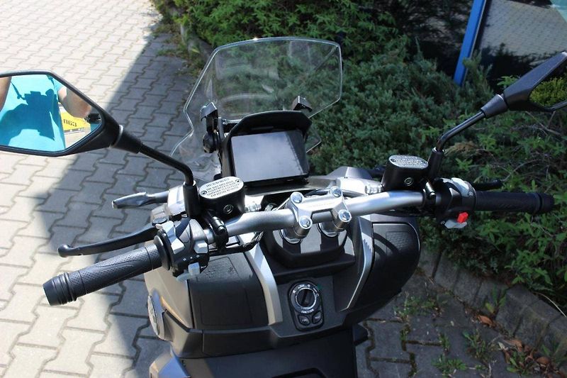 QJ Motor (2026) ATR 125 kufr zdarma, hybridní - fotka 5 z 8