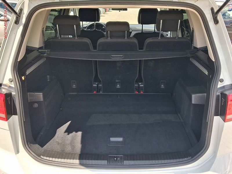 Volkswagen Touran (2019) 2.0TDi, DSG, navi, AC, TZ - fotka 7 z 23
