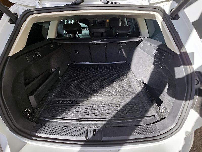 Volkswagen Passat (2019) R-Line 4M  - fotka 15 z 23