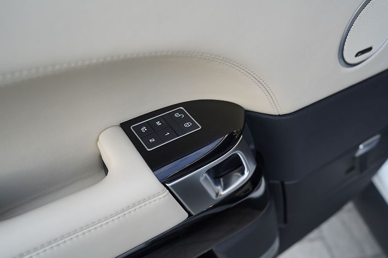 Land Rover Range Rover 4.4 SDV8 LWB  Autobiography - fotka 20 z 53