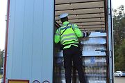 Do jihočeského měření emisí a kontrol u hotelu Sloup na silnici I/3 (bývalá E55) se zapojili policisté krajské dopravní policie, z dálničního oddělení Borek a táborští dopraváci. Vozidla se řidiči naváděli také z blízké dálnice D3.