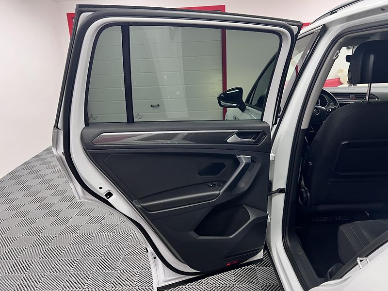 Volkswagen Tiguan 2.0 TSI 140 kW R-Line - fotka 17 z 50