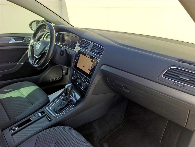 Volkswagen e-Golf 0,0 100kW,tep.čerpadlo,Navi,LE - fotka 30 z 35