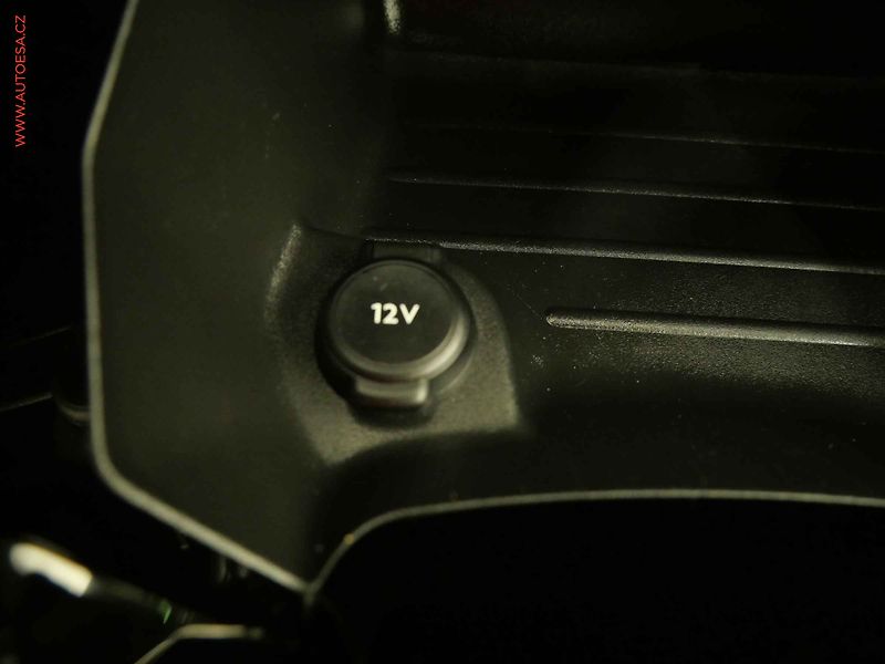 Peugeot 2008 (2020) 1.5HDI, ČR, AT, navi, LED - fotka 20 z 23