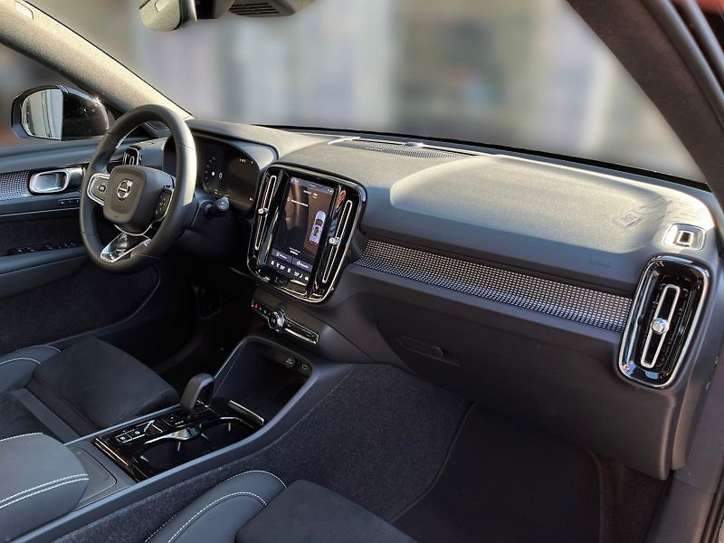 Volvo XC40 B4 Core DCT - fotka 15 z 18