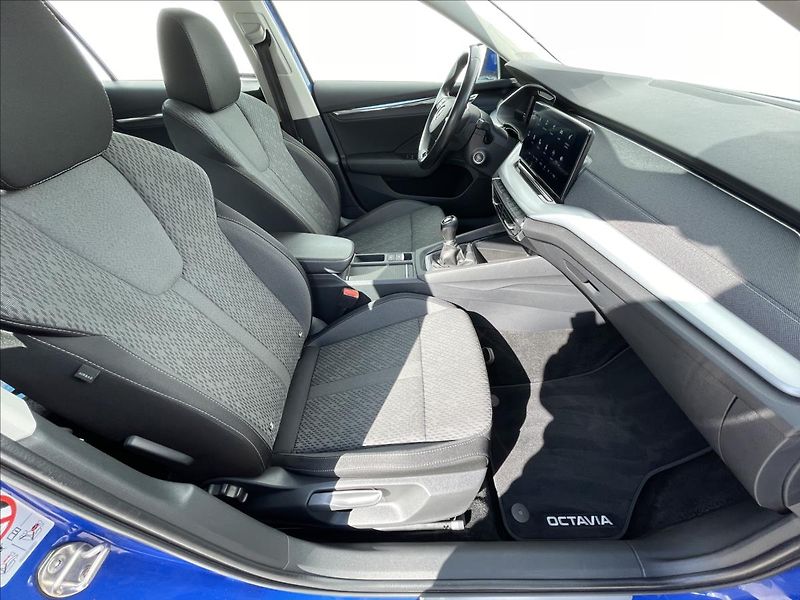 Škoda Octavia 2,0 TDI Combi Style Plus ACC - fotka 17 z 23