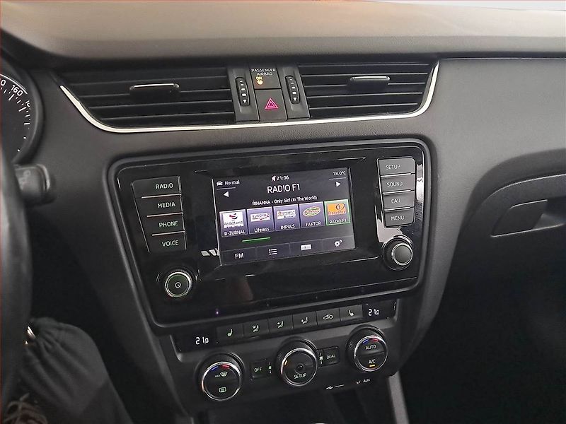 Škoda Octavia (2013) Elegance 1.6 TDI, Automat - fotka 12 z 16