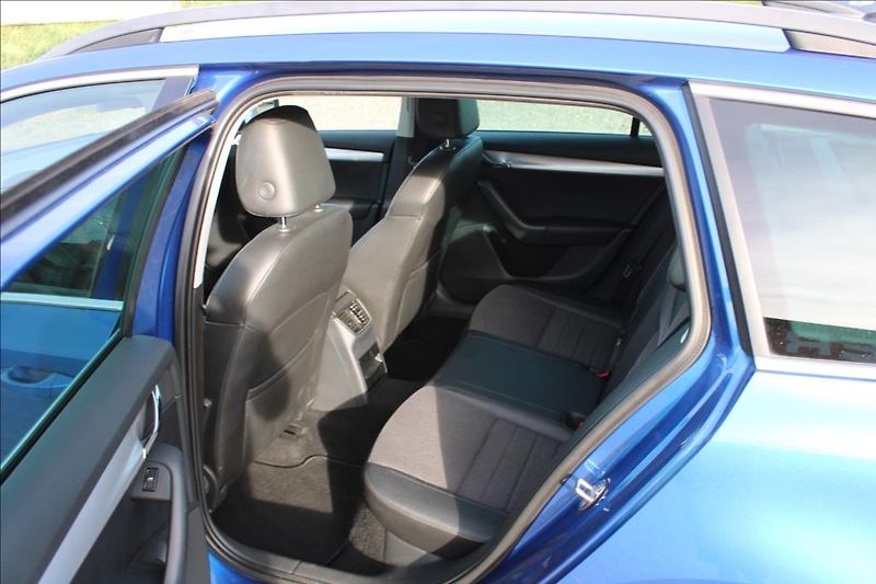 Škoda Octavia 1,6 TDi  4 x 4,ČR,XENONY,TOP - fotka 11 z 30