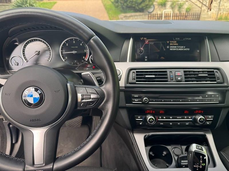 BMW Řada 5 (2016) BMW 520d M-Packet - fotka 9 z 11