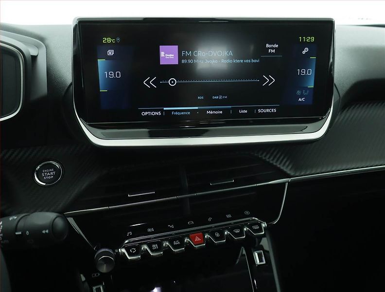 Peugeot 2008 (2022) 50 kWh, SoH 92% - fotka 12 z 19